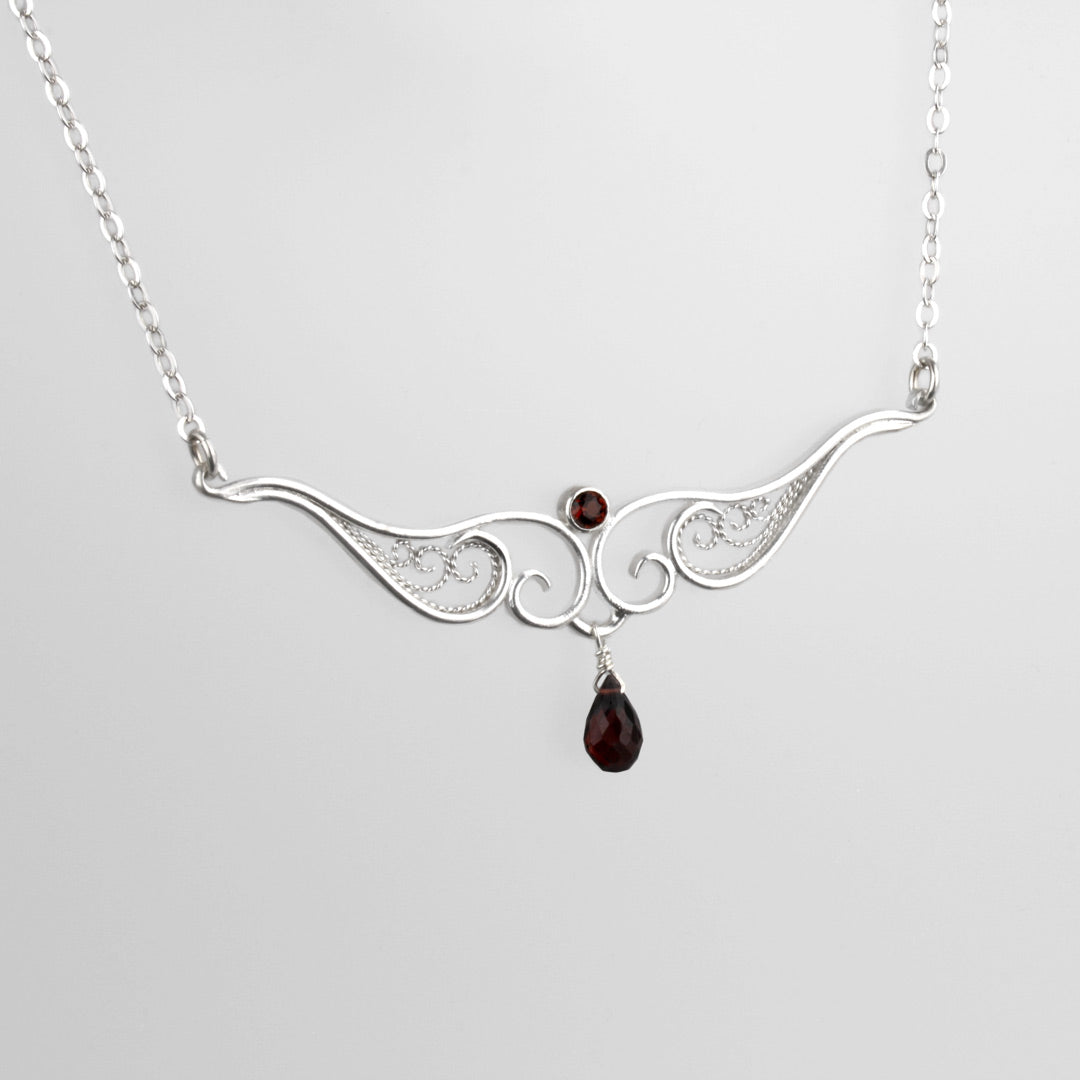 Faceted Garnet Bead Necklace with Silver: luxurious, sterling silver, Garnet  - schmuckwerk-shop.de