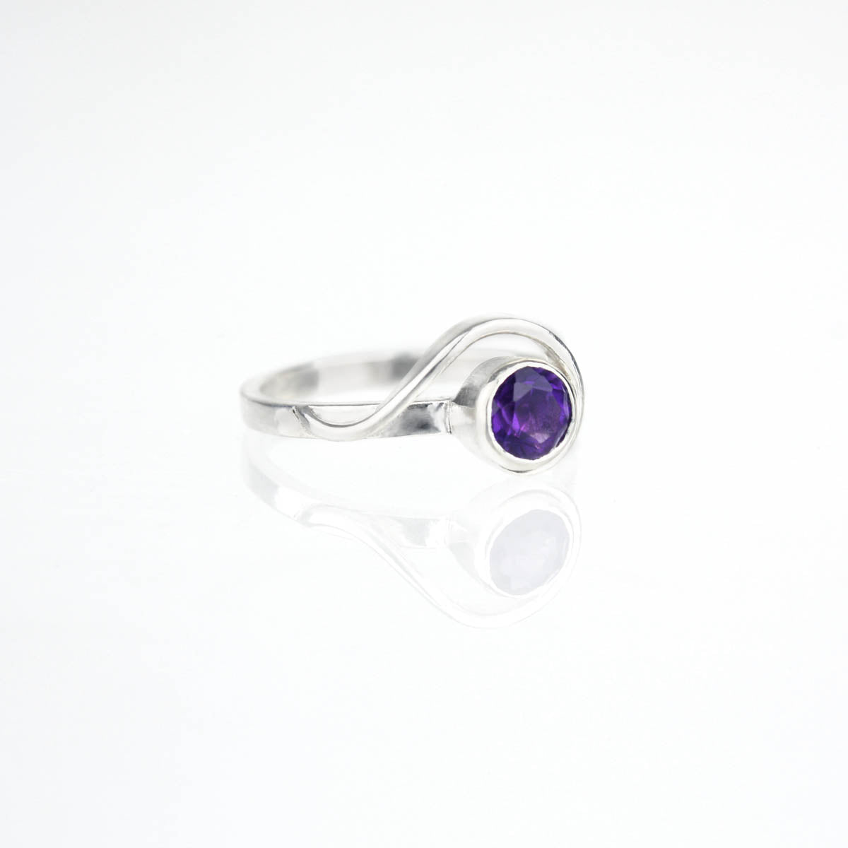 Spiral Ring with 5mm Amethyst