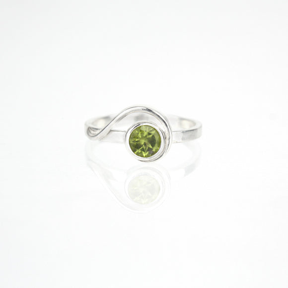 Spiral Ring with 5mm Peridot